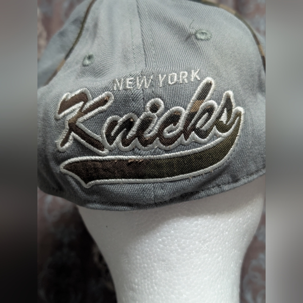 Men's Adidas Gray and Camo New York Knicks Hat Size L/XL - Picture 7 of 10